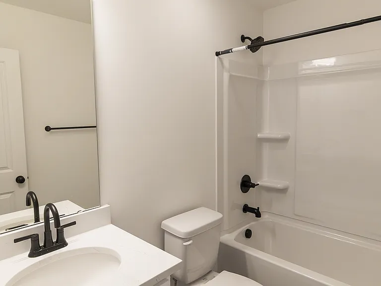405 E Union St — Photo 12