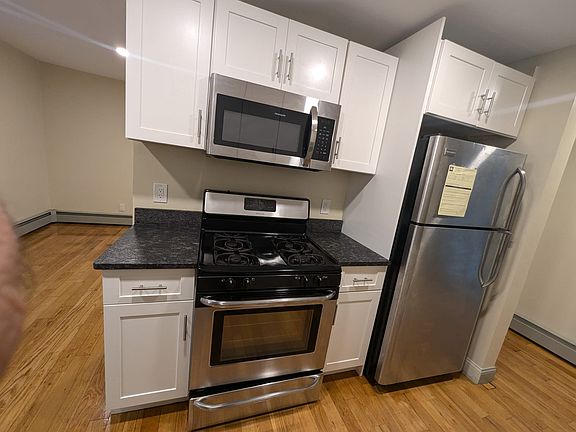 3rd image of 604 Chapel St #1A