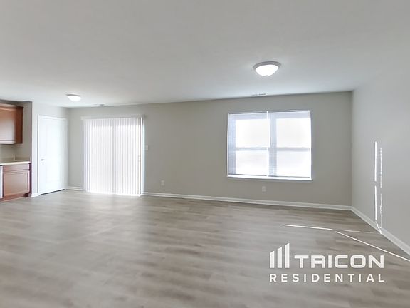 4th image of 975 Martin Dr