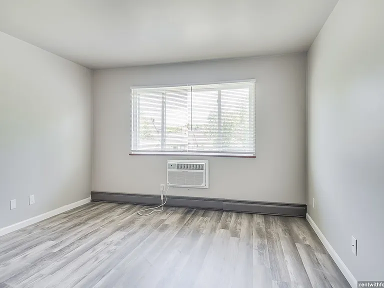 835 Merritt Ave — Photo 15