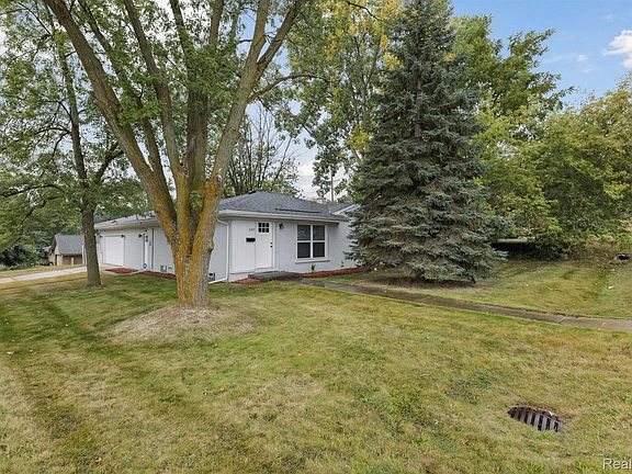 2nd image of 207 W Tienken Rd