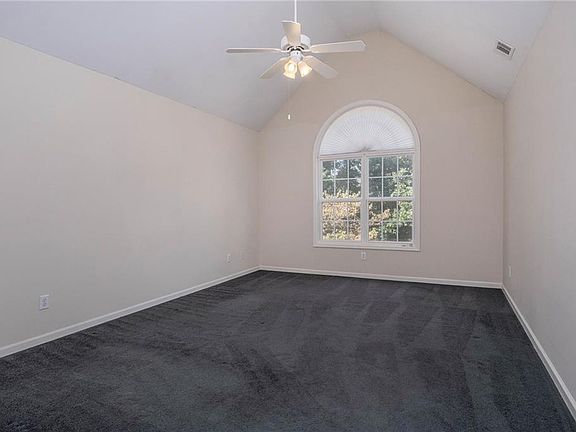 4th image of 3981 Landmark Dr