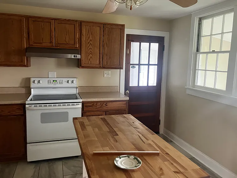 Green Meadows Ln — Photo 6