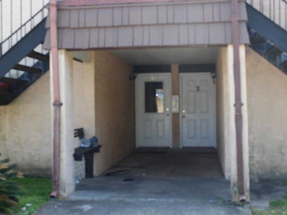 5th image of 405 Marshall Ct NW Unit 6