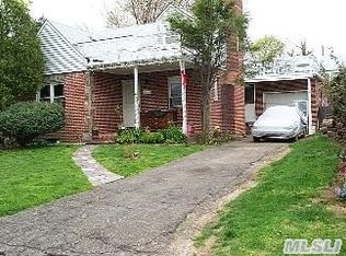 91 McLoughlin St, Glen Cove, NY 11542