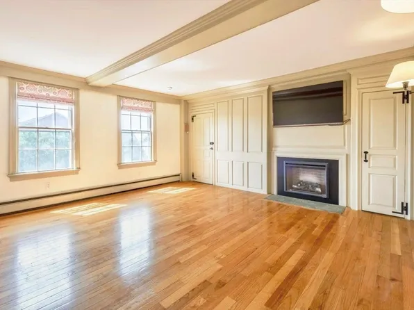 17 Washington St APT 4, Gloucester, MA 01930