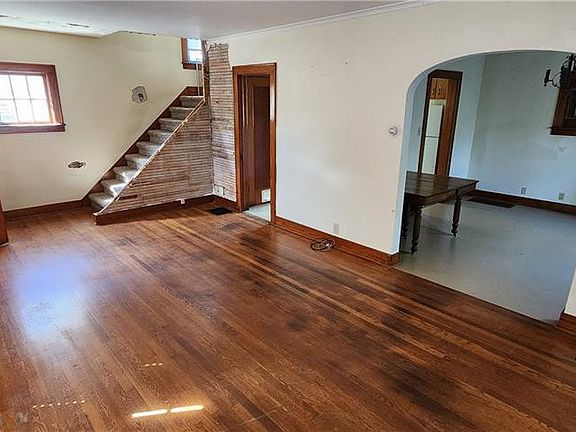 4th image of 72 Wentz St