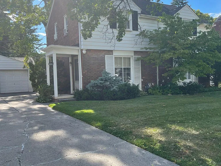 3851 Brewster St — Photo 1