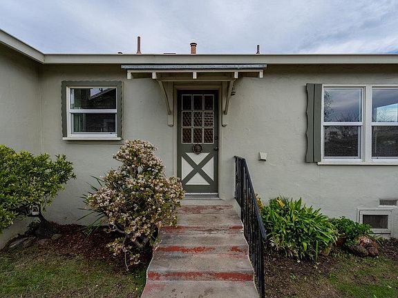 5th image of 129 Clifford Ave