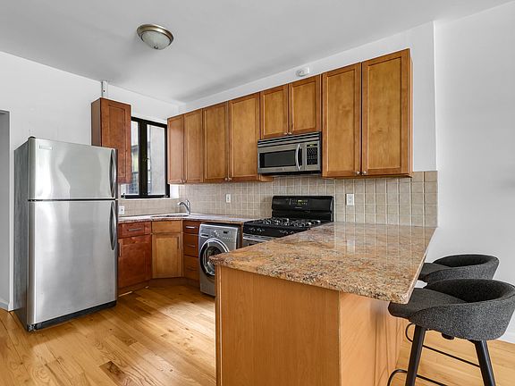 4th image of 242 W 104th St #4FW