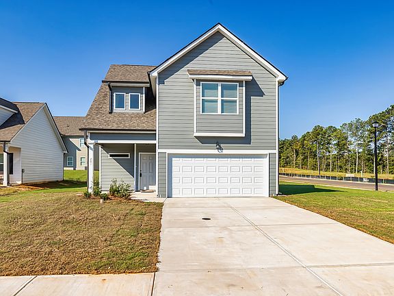 Photos shown feature the Bradford model and may not represent the exact home available for lease.