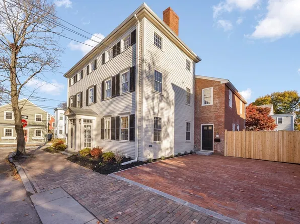 1 1/2 Fruit St, Newburyport, MA 01950