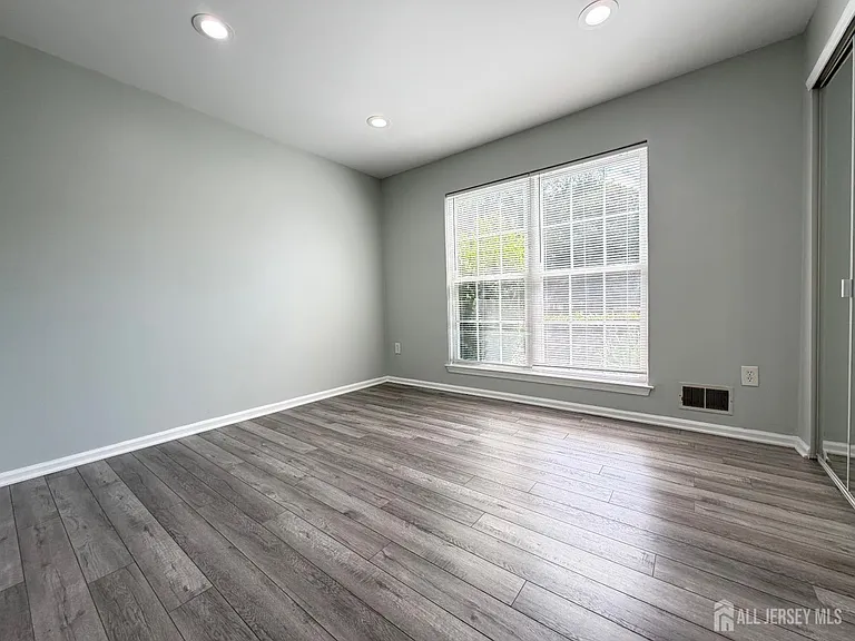 511 Dunn Cir — Photo 16
