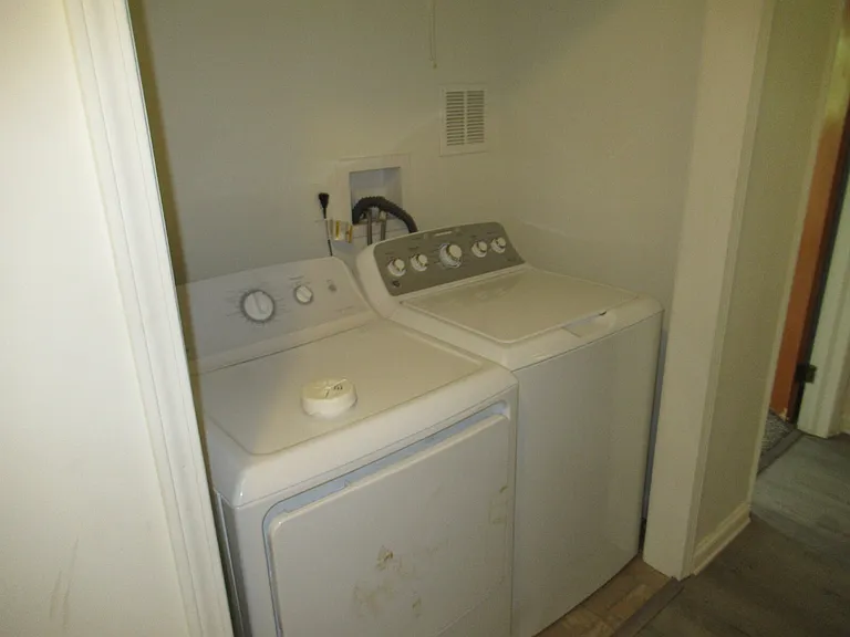 5767 E State Highway 150 — Photo 12