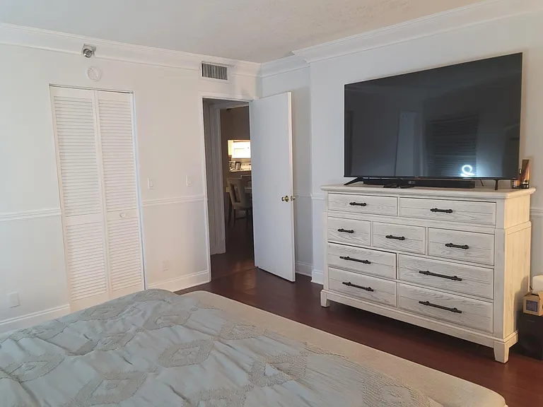 2200 S Cypress Bend Dr #308 — Photo 8