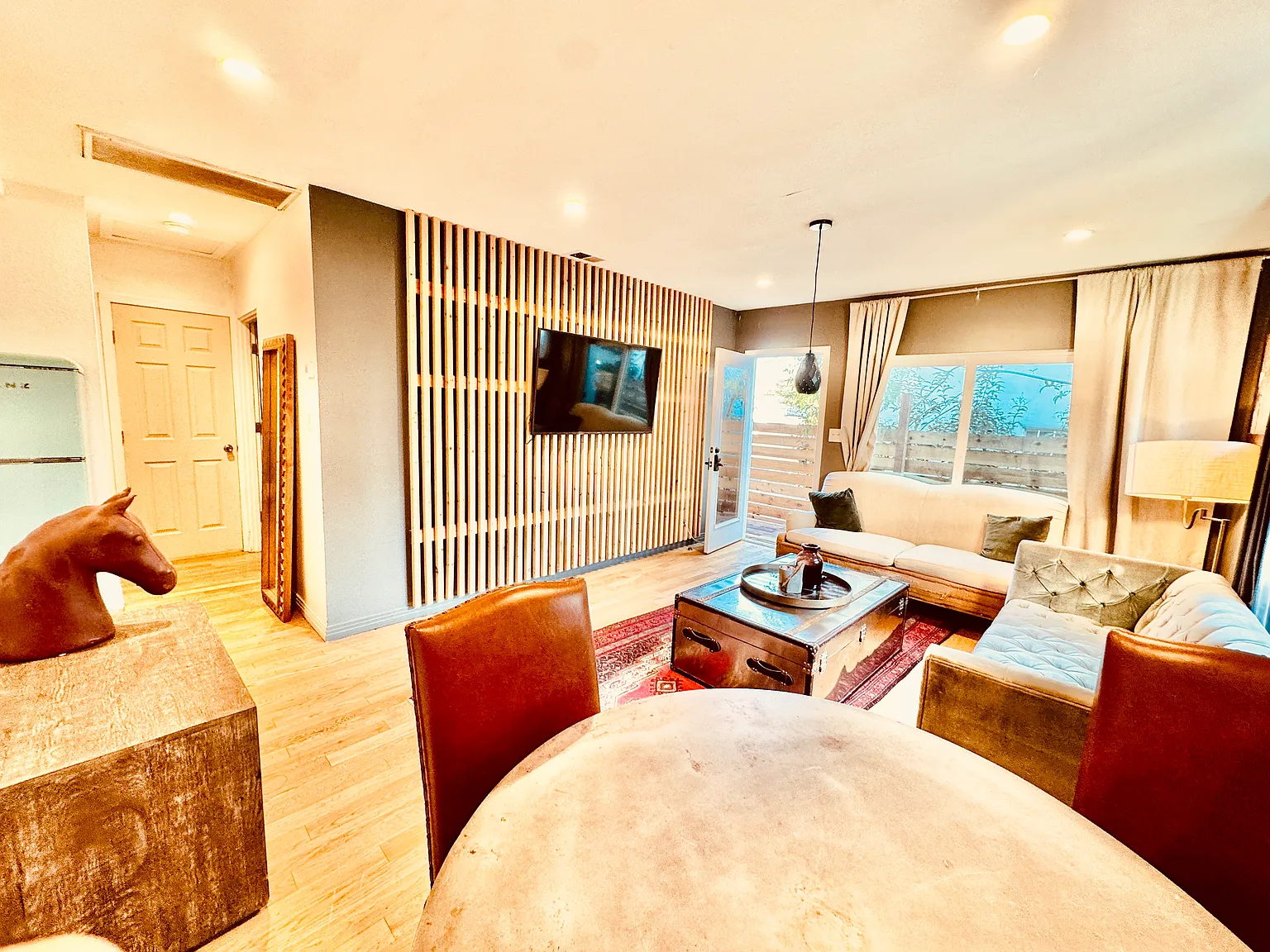 S Cochran Ave, Los Angeles — Photo 1
