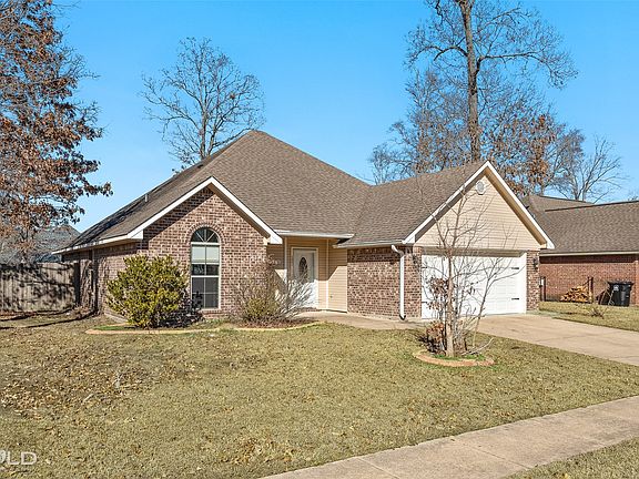 2nd image of 121 Bent Tree Loop