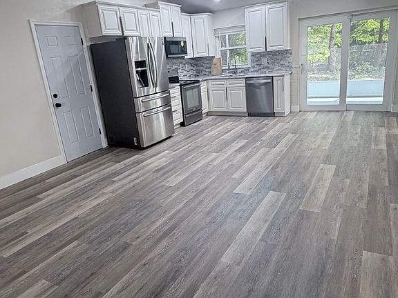 4th image of 3220 Ludlow Dr