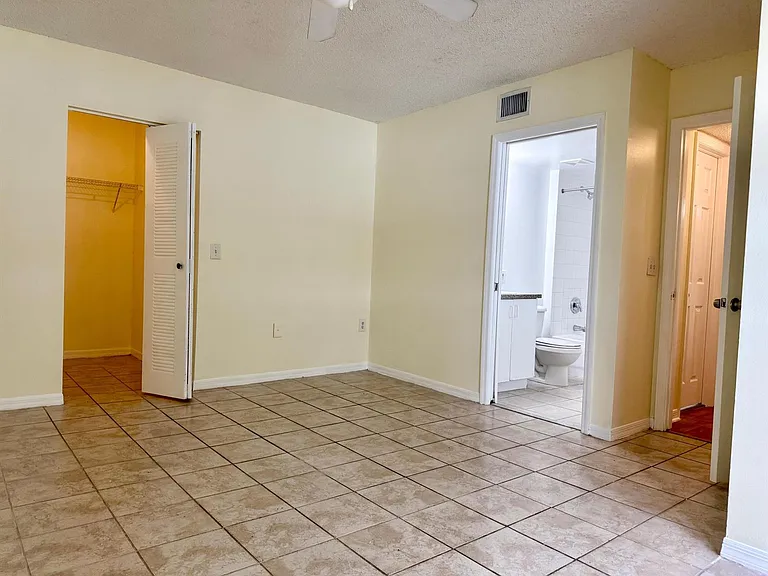 5065 Wiles Rd #204 — Photo 11