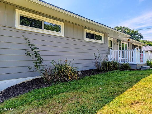 5th image of 212 Maple Dr