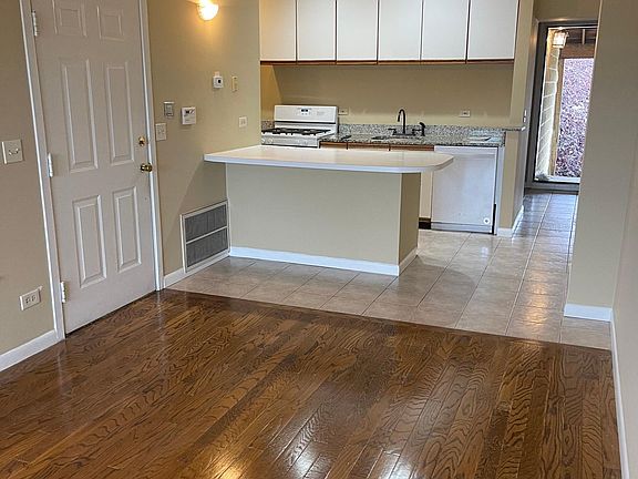 3rd image of 455 N Western Ave #3