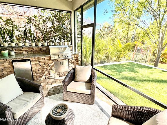 4th image of 75 WOODVIEW Court