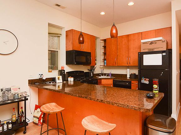 3rd image of 2724 N Monticello Ave #2