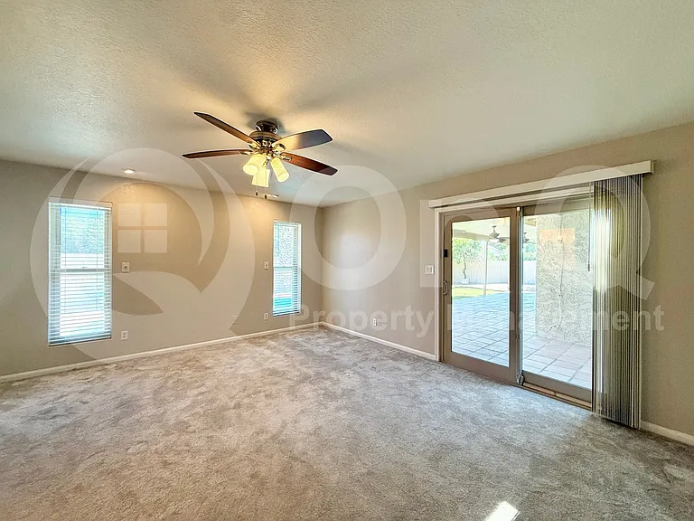 1915 E Buena Vista Dr — Photo 15