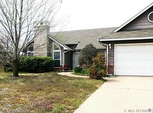 3226 Springtree Ln, Sand Springs, OK 74063