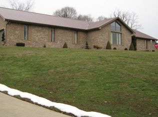 230 W Maple Ave, Oak Hill, OH 45656