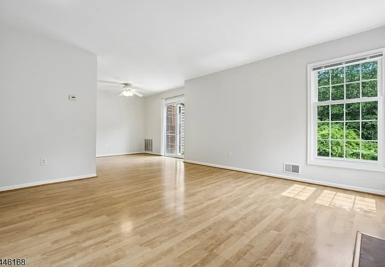 85 Laurelwood Ct — Photo 14