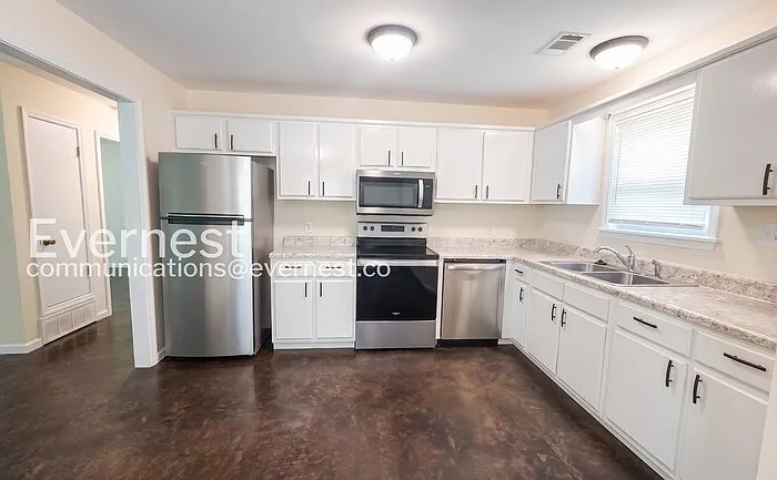 718 Court St — Photo 5