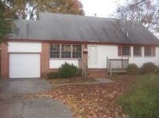 35 Pennwood Dr, Hampton, VA 23666