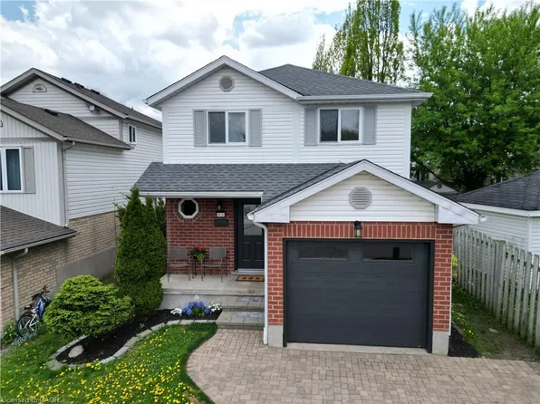 21 Dawn Ridge Dr, Kitchener, ON N2N 3J7