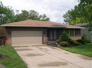 6753 Donna Rae Dr, Seven Hills, OH 44131