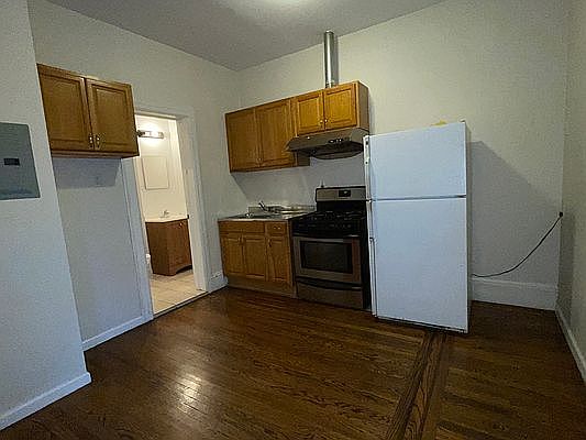 2nd image of 240 Wilson Ave #2F