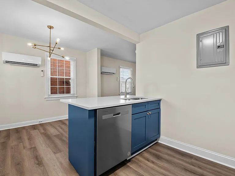 906 Clarendon St #A — Photo 6