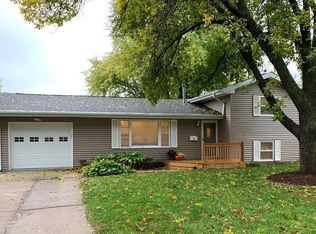 27 Crestwood Dr, Council Bluffs, IA 51503