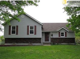 713 NE Station Dr, Lees Summit, MO 64086