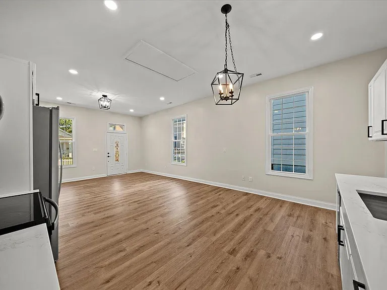 422 5th Ave #MAIN — Photo 5