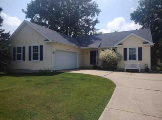 7044 Glen Oak Dr, Grand Blanc, MI 48439