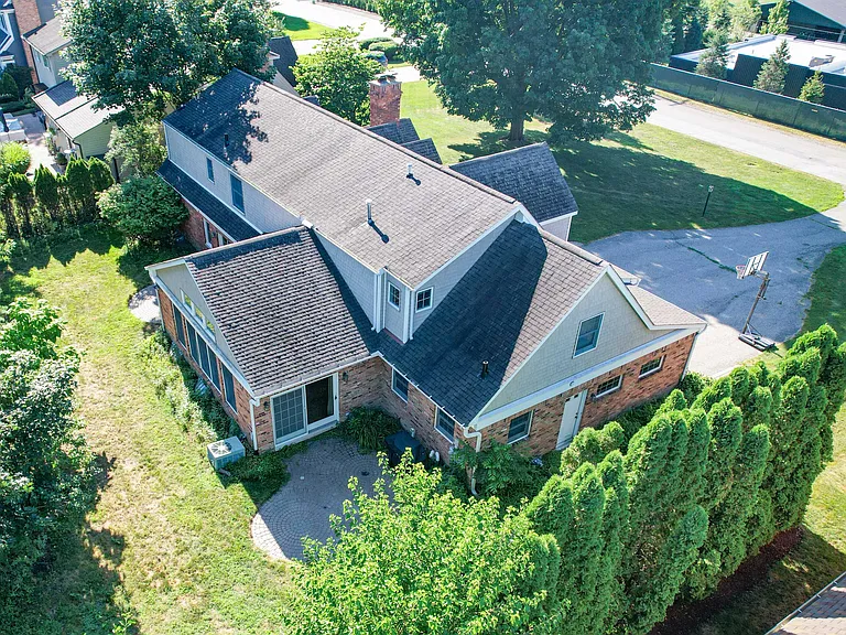 1688 Northlawn Blvd — Photo 45