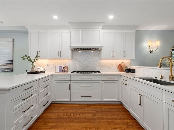 5th image of 279 Nahanton St Unit 279
