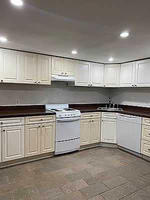 2nd image of 155 E 84th St APT 1C