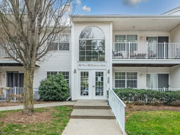 93 Crestview Ln, Mount Arlington Boro, NJ 07856