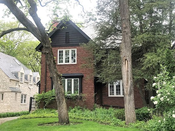 2nd image of 1522 Forest Ave