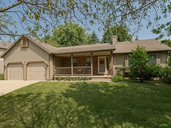 2011 Parkwood Hills Dr NE, Rochester, MN 55906