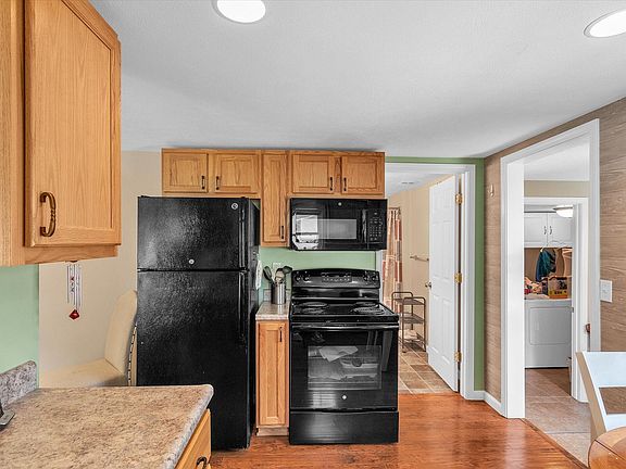 2nd image of 250 N Lindy St