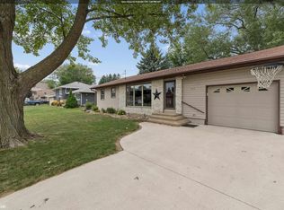 215 Westview Dr, Ventura, IA 50482