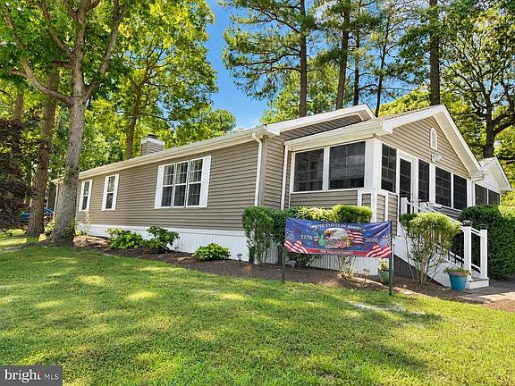 2nd image of 33502 Lakeshore Cir #2833